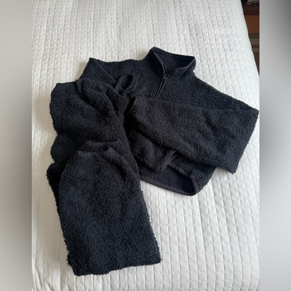 SKIMS Black Fleece Sweater and pants SET